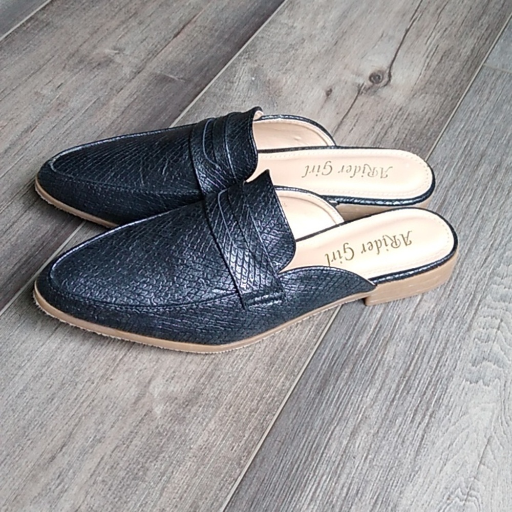 A RIDER GIRL FAUX LEATHER LOAFER MULE SLIDES Size 7.5 - Picture 12 of 14